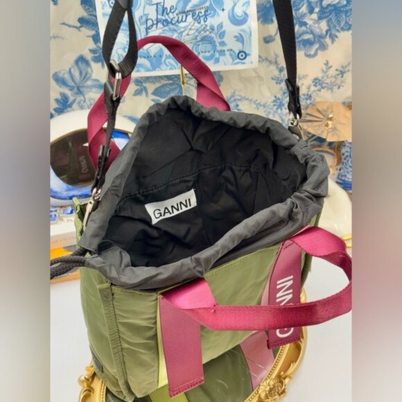 🆕 GANNI 🧿 NWT Small Recycled Tech Tote Bag Crossbody, Kalamata & Burgundy Pink - Picture 8 of 12